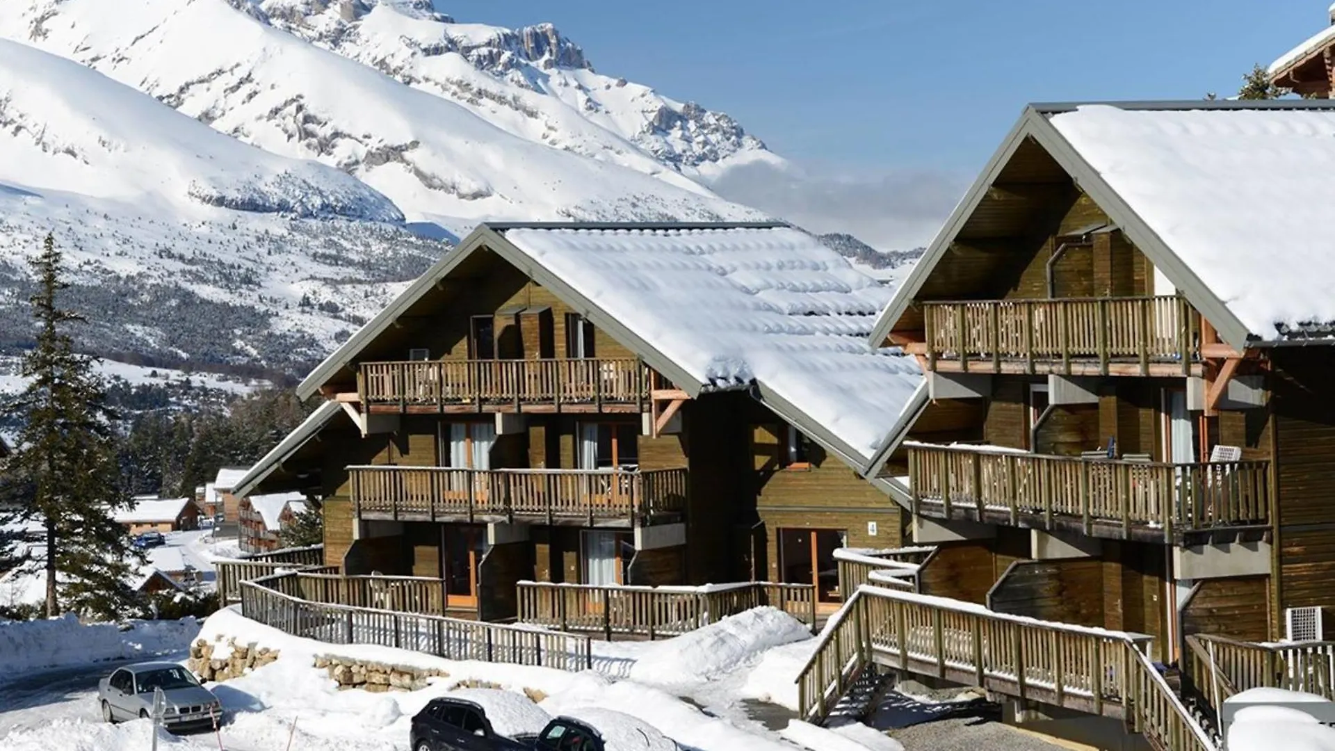Appartement Duplex 2P4 Au Coeur Des Chalets D\'Aurouze A La Joue Du Loup, Proche Commerces Et Activites - Fr-1-504-622 location